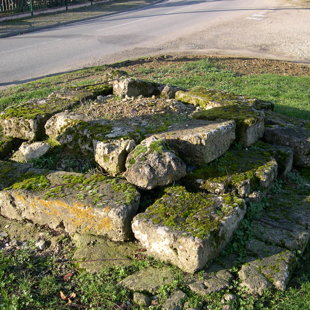 Ce qui restait de l'ancien calvaire.