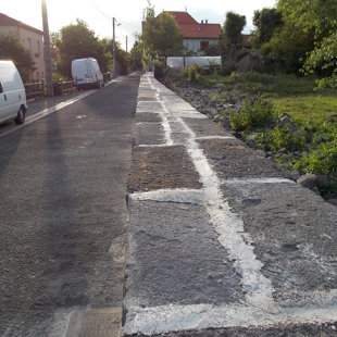 Vue de dessus, en pierres de taille réutilisées.