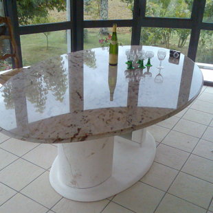 Mabrerie. Conception d'une table en pierre et granit.