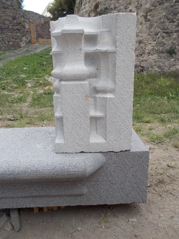  Bases des jambages et appuis des  fenêtre à meneaux.