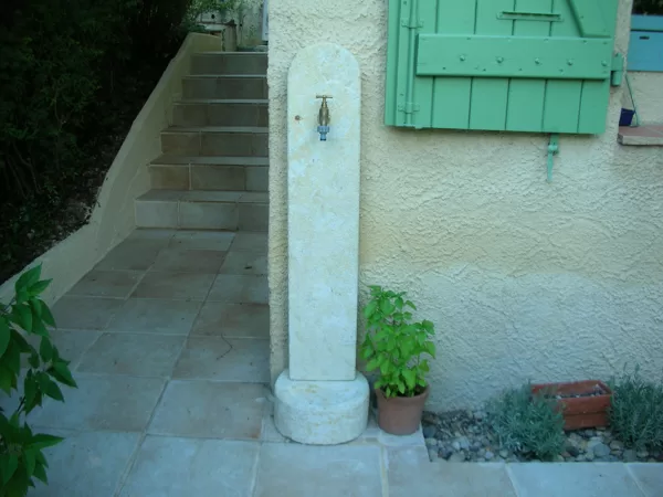 Fontaine Robinet, Calcaire dur de Riguepeu, Gers, 2012.