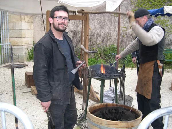 Forgeron et ma chasse remise à neuf.
