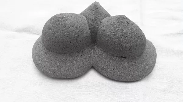 Cœurs en lave de Volvic, 2020. 