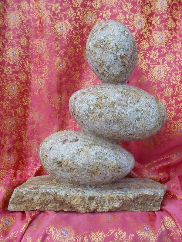 Déséquilibre, Arkose, 2019, 24 x10x31cm.
