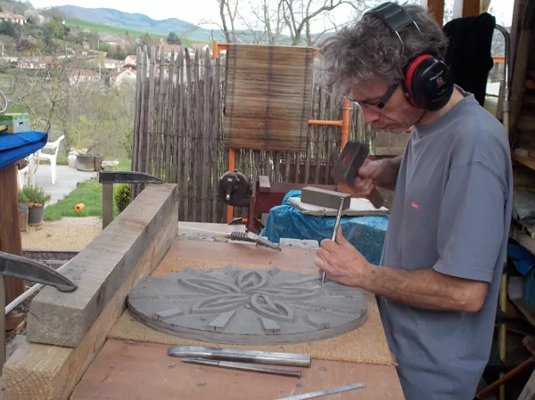 Pendule entrelacs, lave du Mont-Dore, Puy-de-Dôme, 2016, en cours.