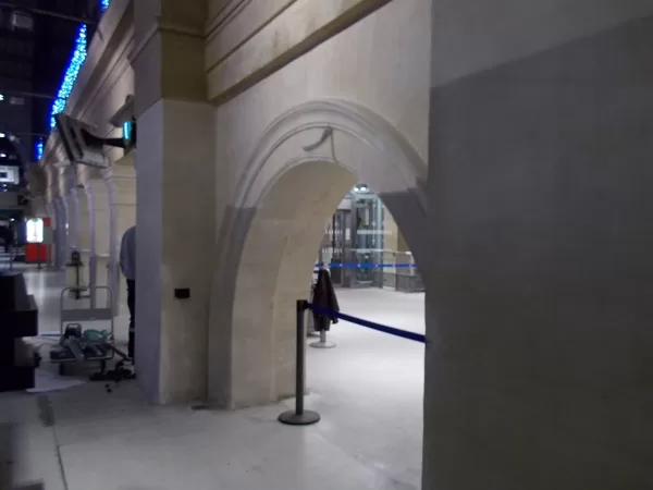 Chantier Eurostar, arc et piliers restaurés.