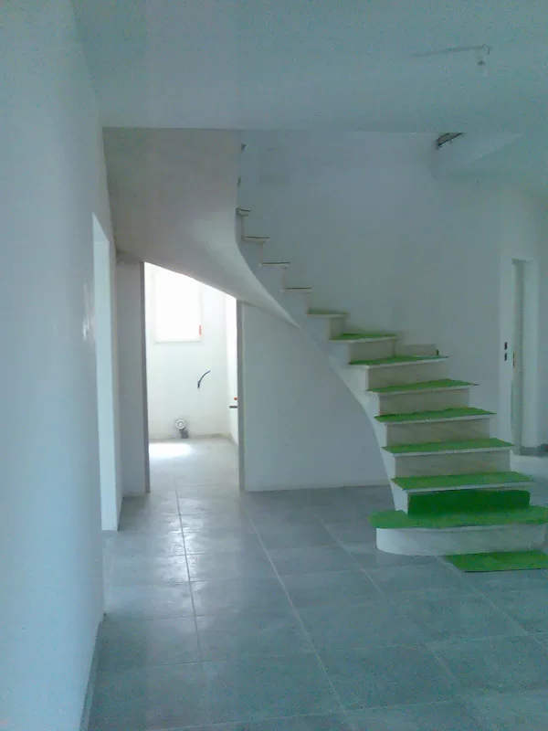 Escalier en voute sarazine en pierre de Moka. Terminé.