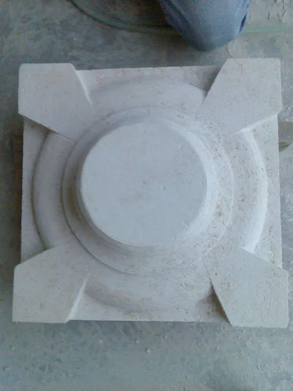 Fontaine en pierre de Frontenac. Base. En cours.
