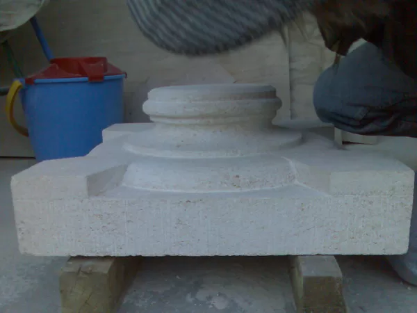 Fontaine en pierre de Frontenac. Base. En cours.