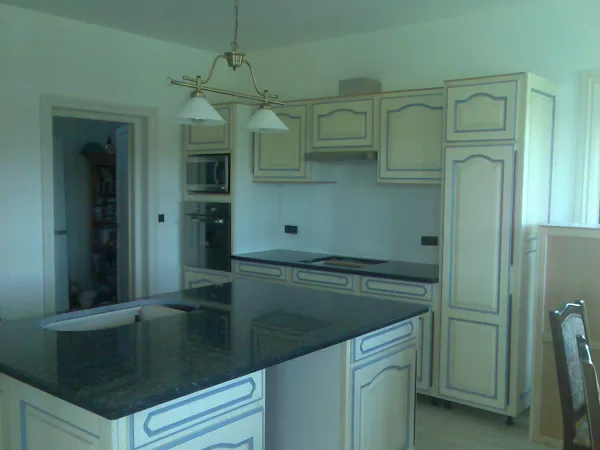 Mabrerie. Plan de cuisine en Labradorite.