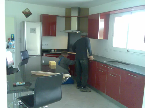 Mabrerie. Plan de cuisine en granit noir.